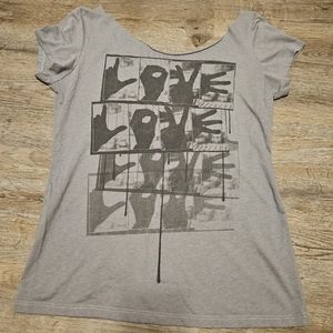 Gray t-shirt sign language LOVE S